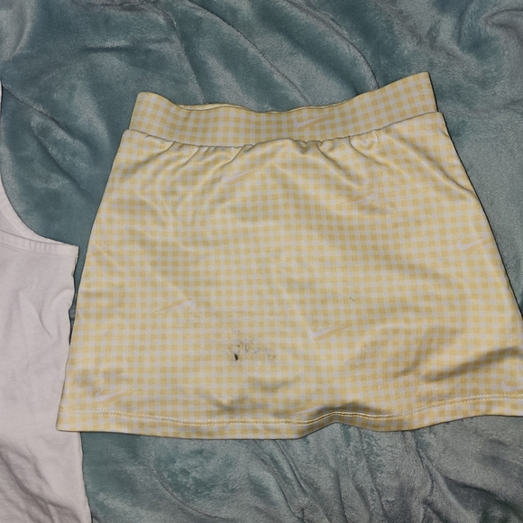 Nike White and Yellow Set with Colorful Logo - Picture 8 of 11